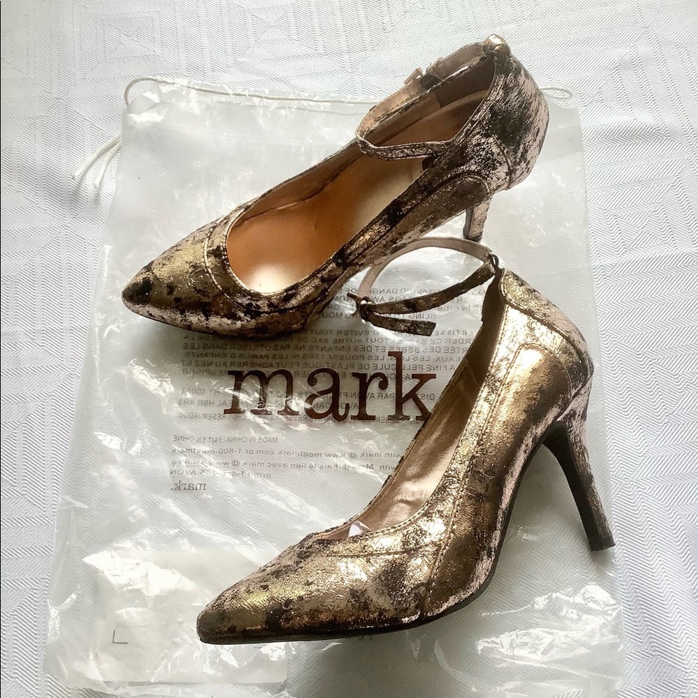 MARK metallic Pumped w/Vogue Ankle Strap Heels